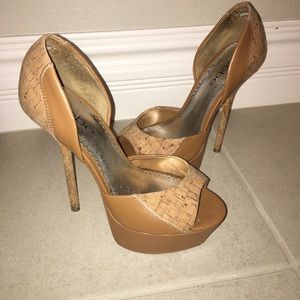 Heels with cork detail